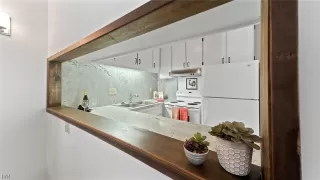 Photo #5: 1011275 Listing