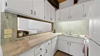 Photo #6: 1011275 Listing