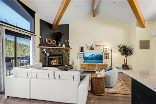 Photo #2: 1011333 Listing