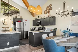 Photo #5: 1011333 Listing