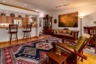 Photo #6: 1011373 Listing