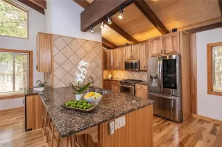 Photo #4: 1011376 Listing