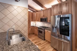 Photo #5: 1011376 Listing