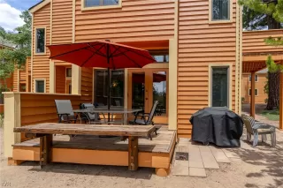 Photo #5: 1011377 Listing