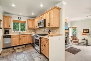 Photo #6: 1011377 Listing