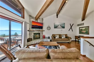 Photo #3: 1011386 Listing