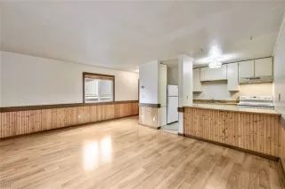 Photo #6: 1012492 Listing