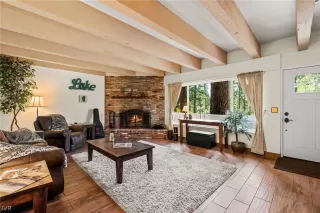 Photo #4: 1012496 Listing