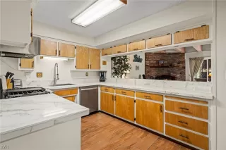 Photo #5: 1012496 Listing