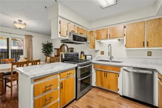 Photo #6: 1012496 Listing