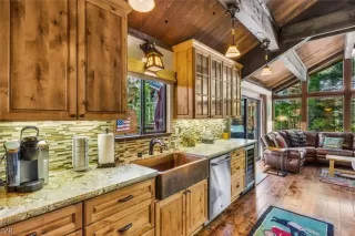 Photo #3: 1012521 Listing