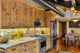 Photo #5: 1012521 Listing