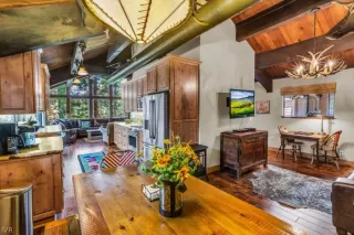 Photo #6: 1012521 Listing