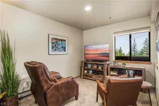 Photo #4: 1012539 Listing