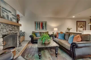 Photo #4: 1012542 Listing