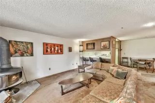 Photo #5: 1012557 Listing