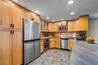 Photo #6: 1013583 Listing