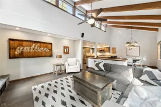 Photo #2: 1013605 Listing