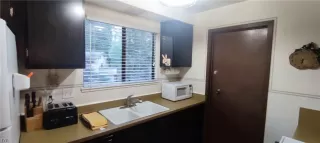 Photo #6: 1013626 Listing