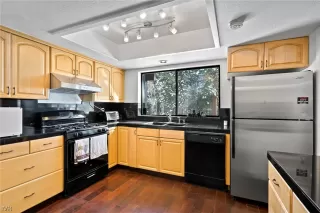 Photo #4: 1013651 Listing