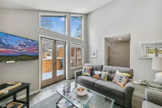 Photo #1: 1013658 Listing