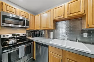 Photo #6: 1013658 Listing