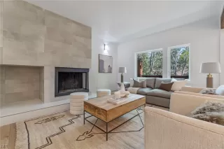 Photo #4: 1013672 Listing