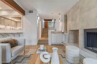 Photo #5: 1013672 Listing