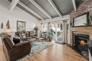 Photo #3: 1013685 Listing