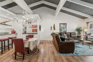 Photo #4: 1013685 Listing