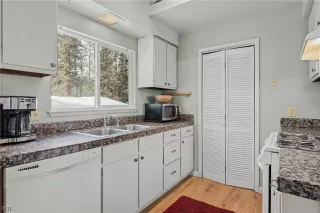 Photo #6: 1013685 Listing