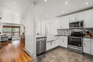 Photo #2: 1013696 Listing