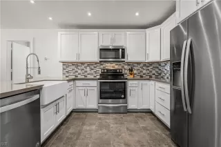 Photo #3: 1013696 Listing