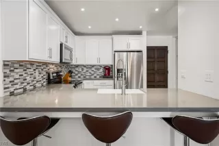 Photo #4: 1013696 Listing