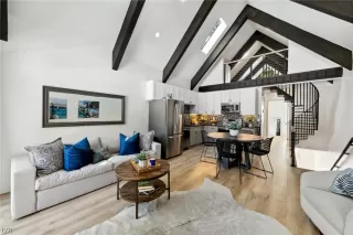 Photo #6: 1013711 Listing