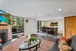 Photo #5: 1013731 Listing