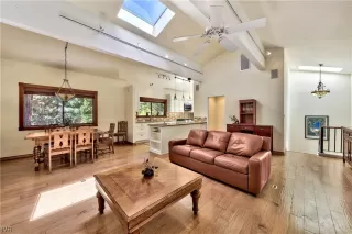 Photo #5: 1013809 Listing 