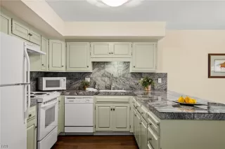 Photo #4: 1013813 Listing