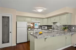 Photo #5: 1013813 Listing