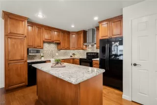 Photo #5: 1013820 Listing 