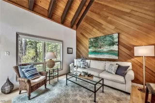 Photo #2: 1013823 Listing