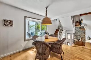 Photo #5: 1013823 Listing