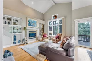 Photo #3: 1013863 Listing