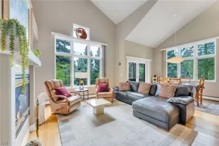 Photo #4: 1013863 Listing