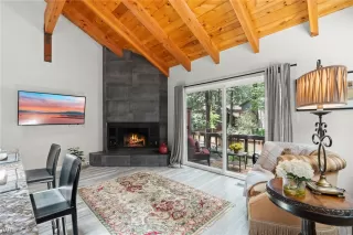 Photo #5: 1013869 Listing