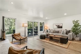 More Details about MLS # 1013877 : 998 DRIVER WAY 7