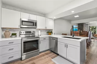 Photo #4: 1013877 Listing