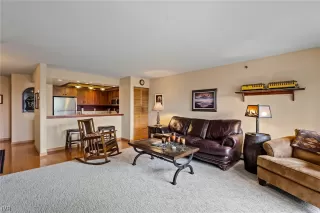 Photo #4: 1013894 Listing