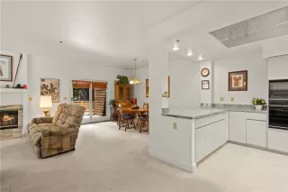 Photo #3: 1013902 Listing