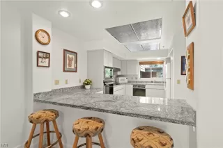 Photo #6: 1013902 Listing